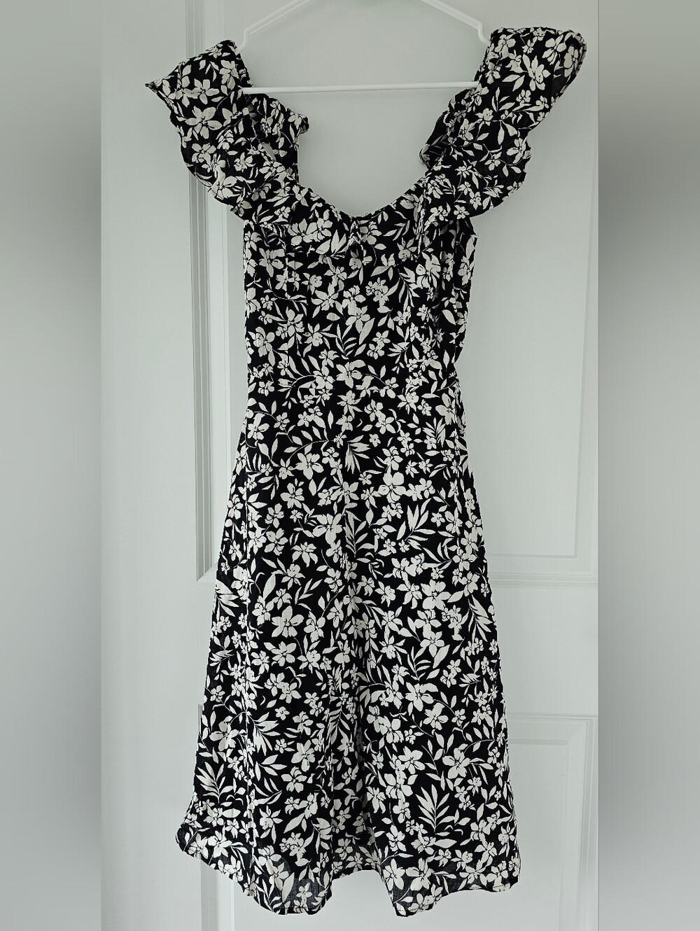 Old Navy Black and White Floral Ruffle-Sleeve Midi Dress